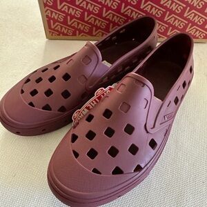 Vans Trek Slip-On Breathable Rinsable and Durable Marroon